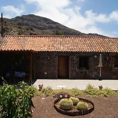 La Fuente De La Flora * Santa Lucia De Tirajana